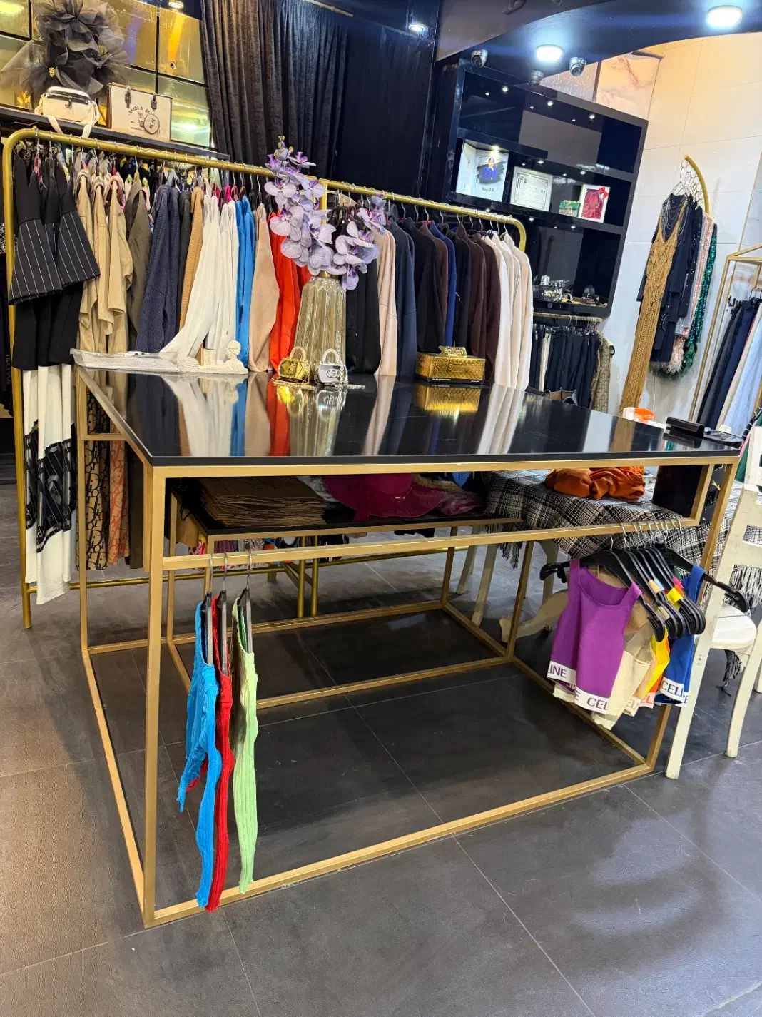 میز|میز و صندلی غذاخوری|شیراز, قدوسی غربی|دیوار