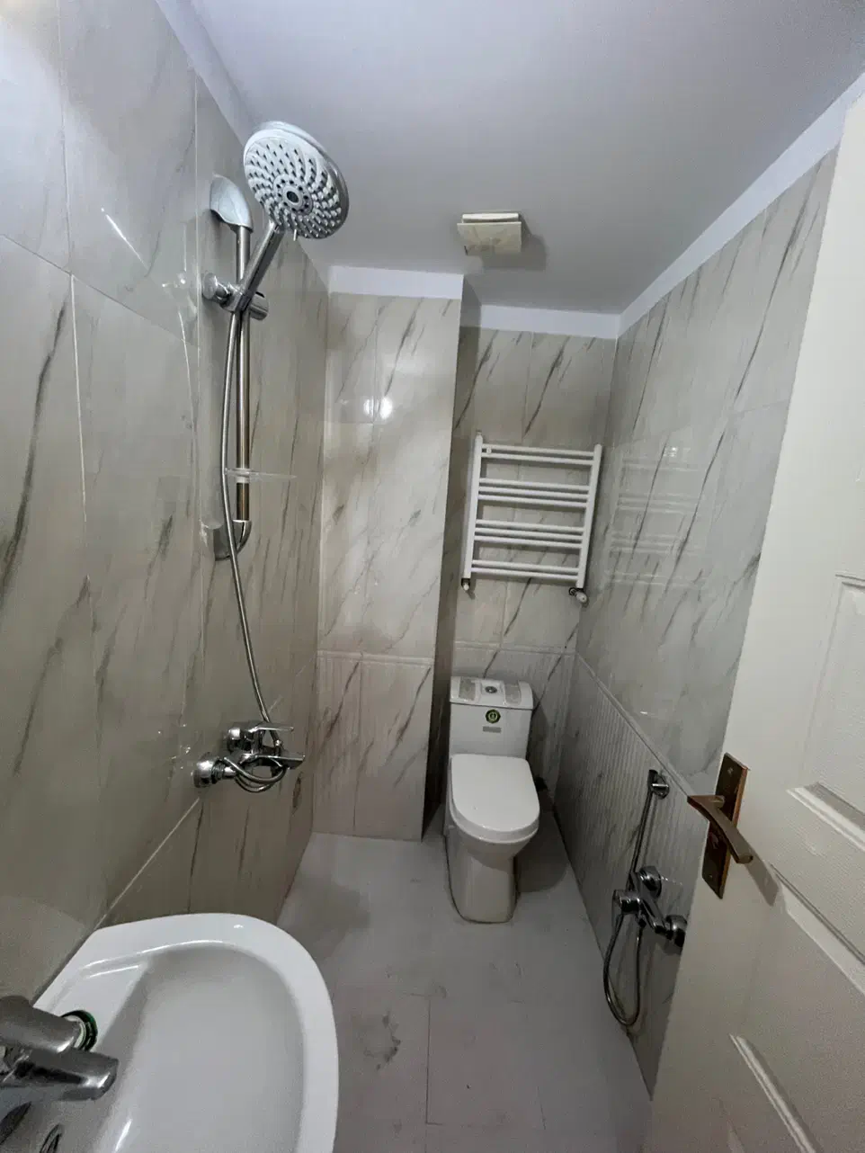 ۶۷ متر / دو خوابه/ نوساز کلید نخورده/ بلوار اصلی