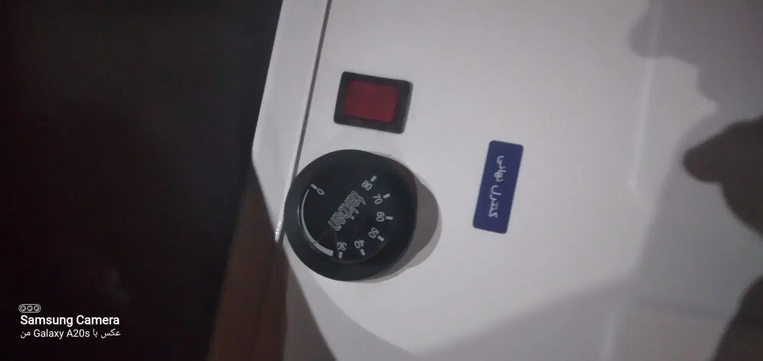 یک عدد آبگرمکن برقی سالم دو ماه بیشتر کار نکرده|آبگرمکن، پکیج، شوفاژ|فولادشهر, C1|دیوار