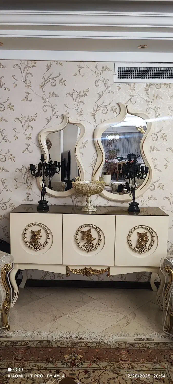 آینه و کنسول چوبی کاملا سالم و در حد نو|بوفه، ویترین، کنسول|تهران, باغ فیض|دیوار