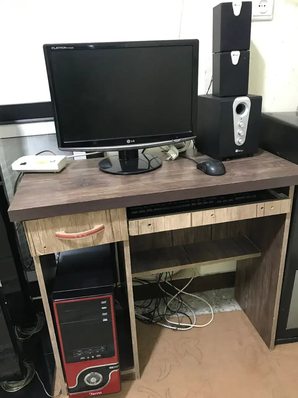 فروش کامپیوتر با میز|میز تحریر و کامپیوتر|اصفهان, لاله|دیوار