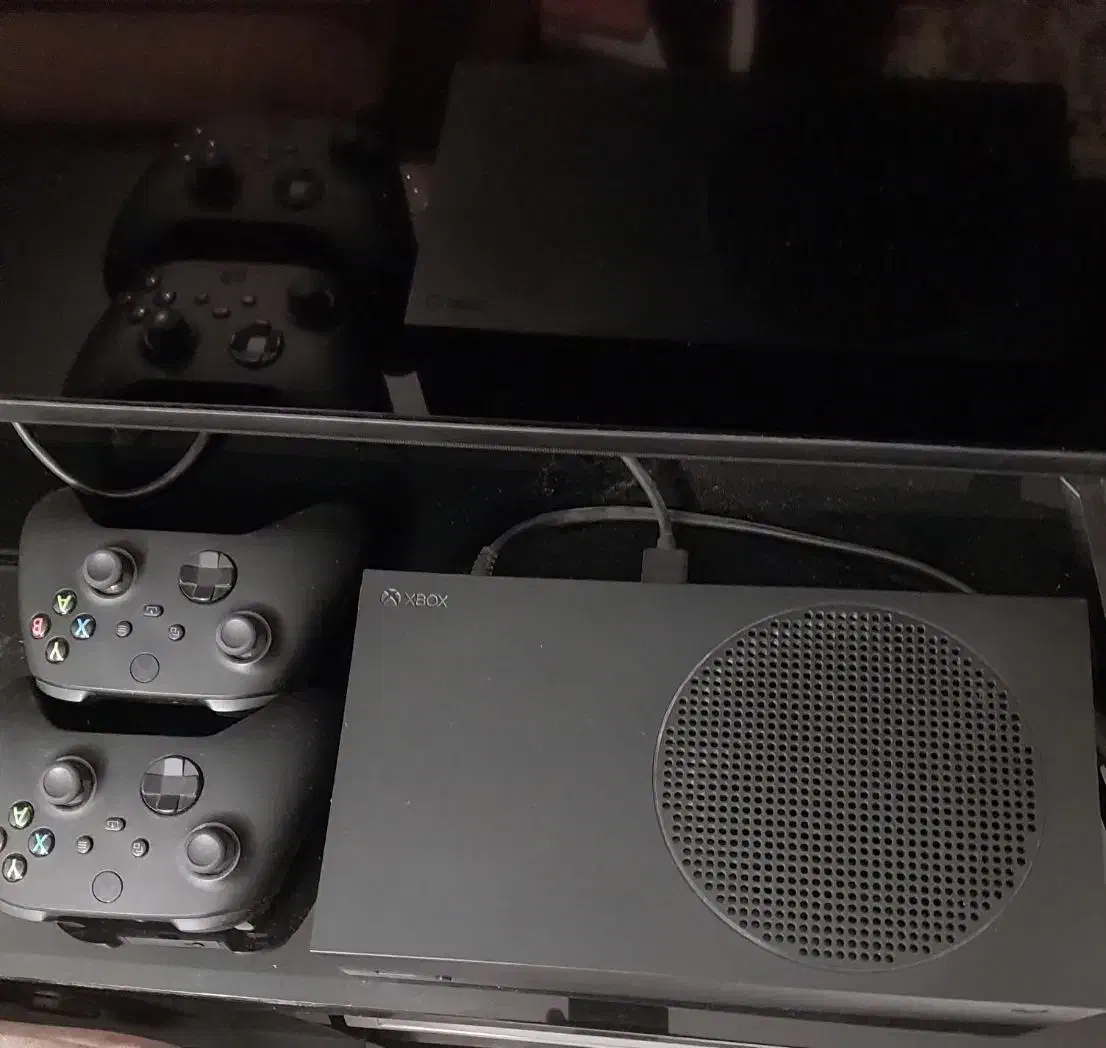 ایکس باکس سری اس یک ترابایت با دو دسته|کنسول، بازی ویدئویی و آنلاین|تهران, تهرانسر شرقی|دیوار