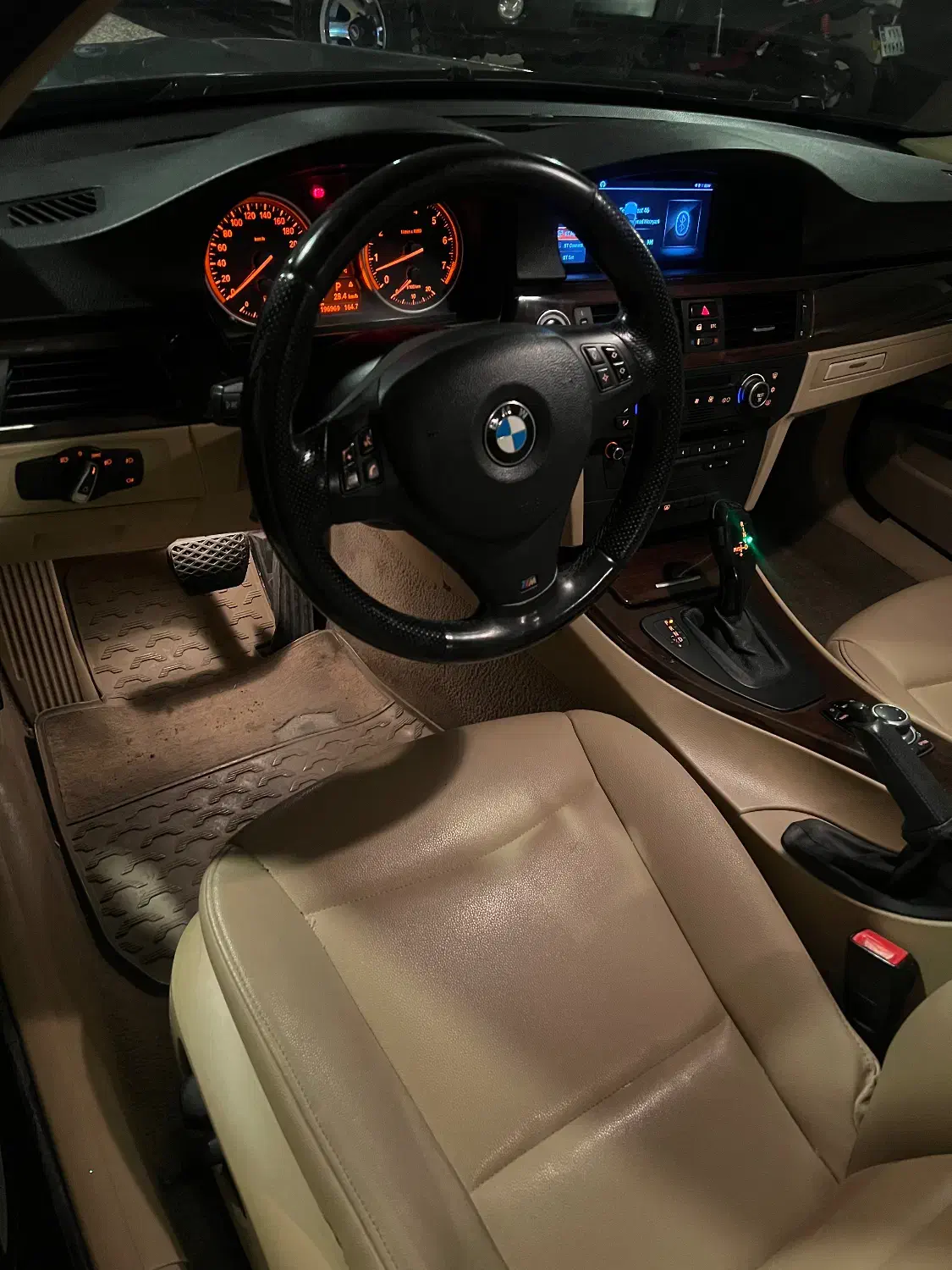 BMW 325i مدل ۲۰۱۰|خودرو سواری و وانت|تهران, پاسداران|دیوار