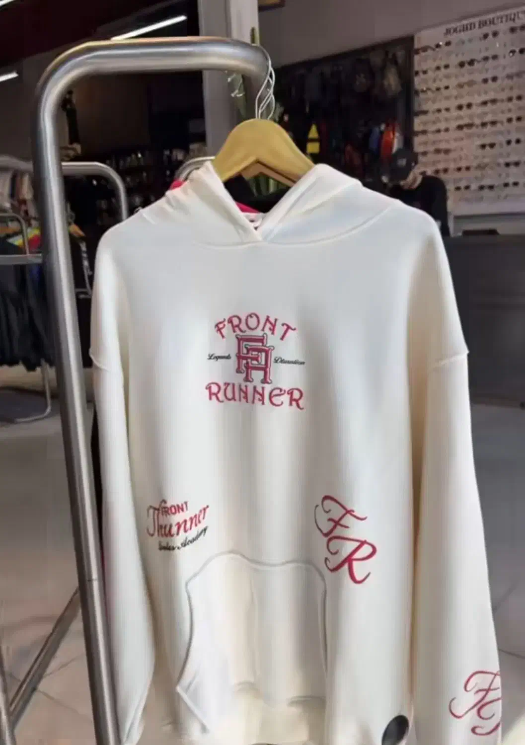 هودی درجه یک|لباس|رشت, انصاری|دیوار