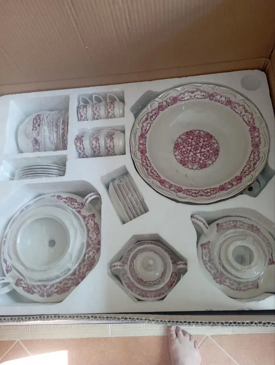 سرویس چینی 98 پارچه ایزابل|ظروف سرو و پذیرایی|کرمان, |دیوار