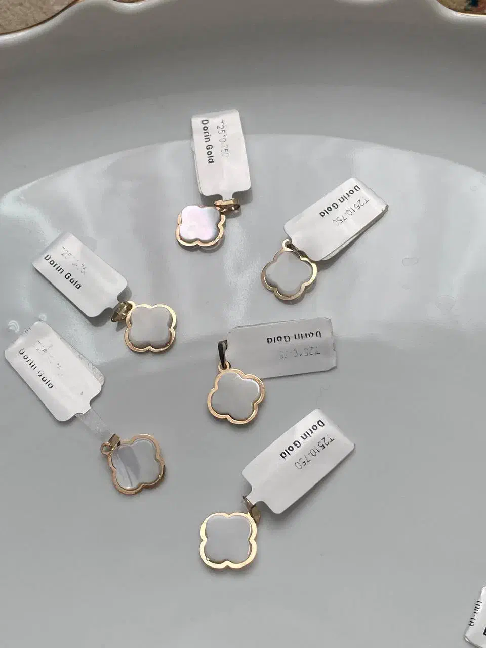 تنوع پلاکهای سوارسکی از ۱/۶۰۰/۰۰۰ تا۲/۰۰۰/۰۰۰ تومن|جواهرات|کرمانشاه, |دیوار