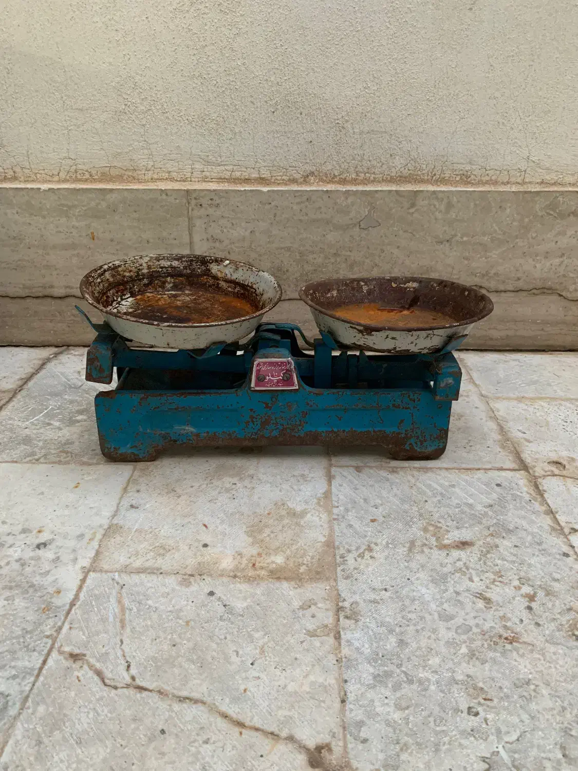 ترازوی قدیمی|کلکسیون اشیاء عتیقه|ماکو, |دیوار