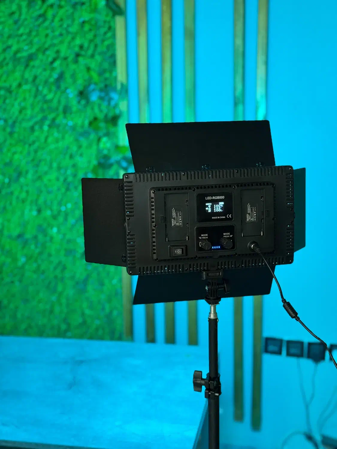 نور فلات u800 rgb|دوربین عکاسی و فیلم‌برداری|تهران, پامنار|دیوار