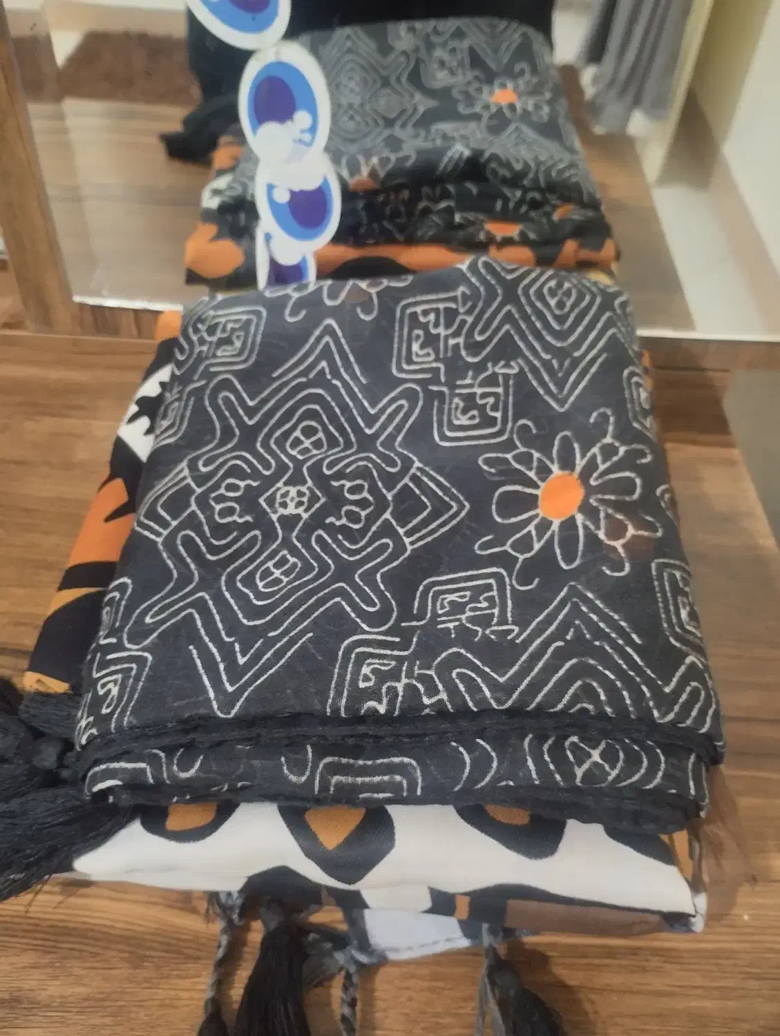 شال و روسری|لباس|اندیشه, اندیشه فاز ۲|دیوار