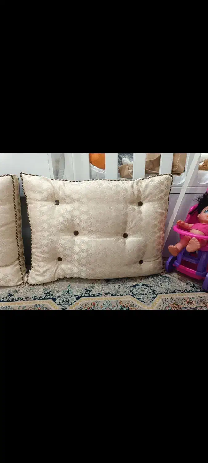 بالشت تکی و تابلو|رختخواب، بالش، پتو|شیراز, نصر|دیوار