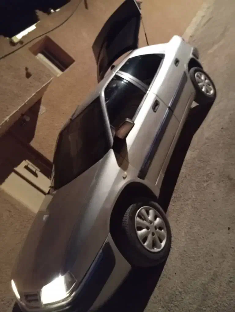 زانتیا ۸۳نقره ای|خودرو سواری و وانت|اصفهان, باغ فدک|دیوار