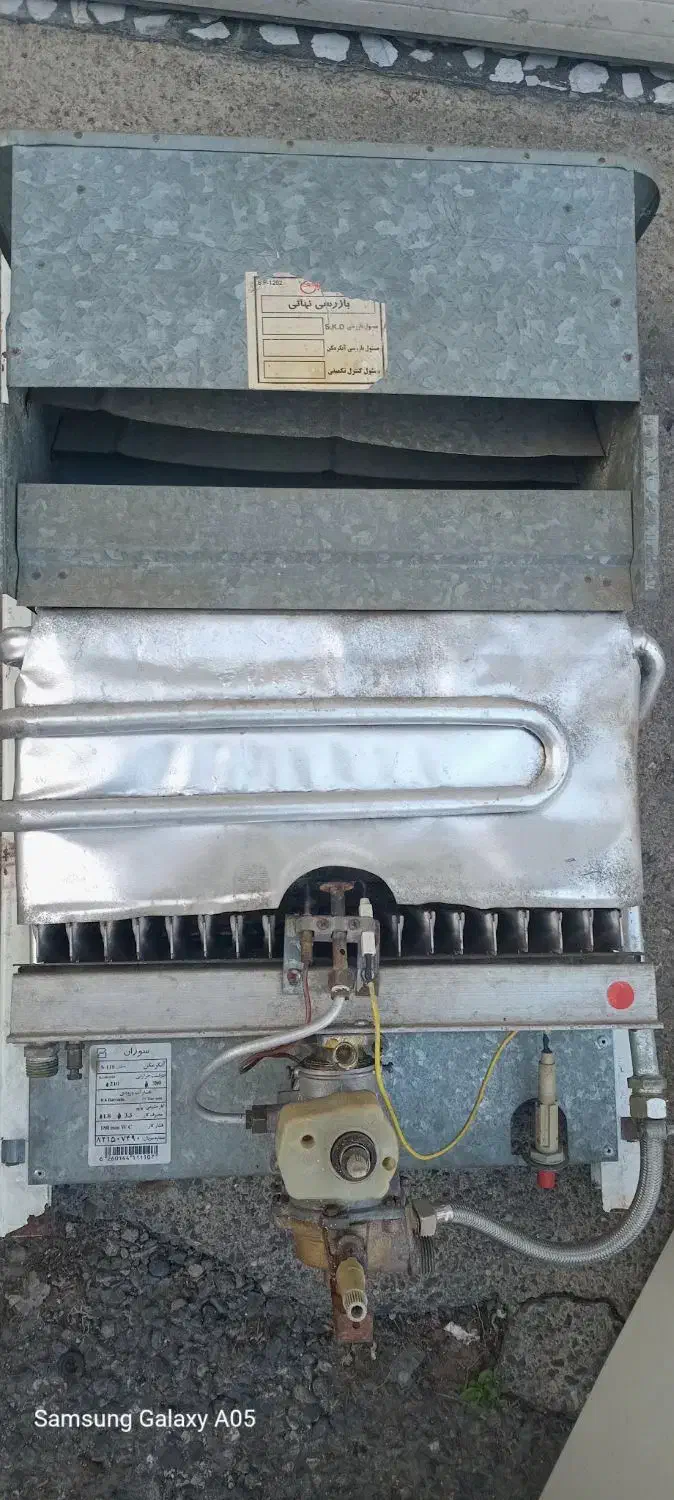 آبگرمکن سوزان ۱۸ سالم آماده برای نصب|آبگرمکن، پکیج، شوفاژ|رودسر, |دیوار