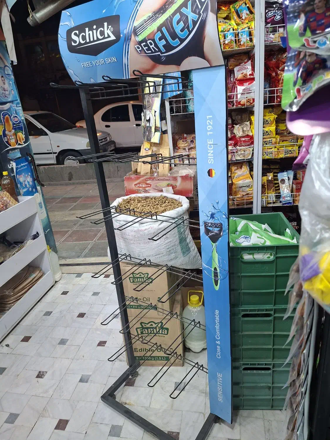 استند|فروشگاه و مغازه|قم, دروازه چوبی|دیوار