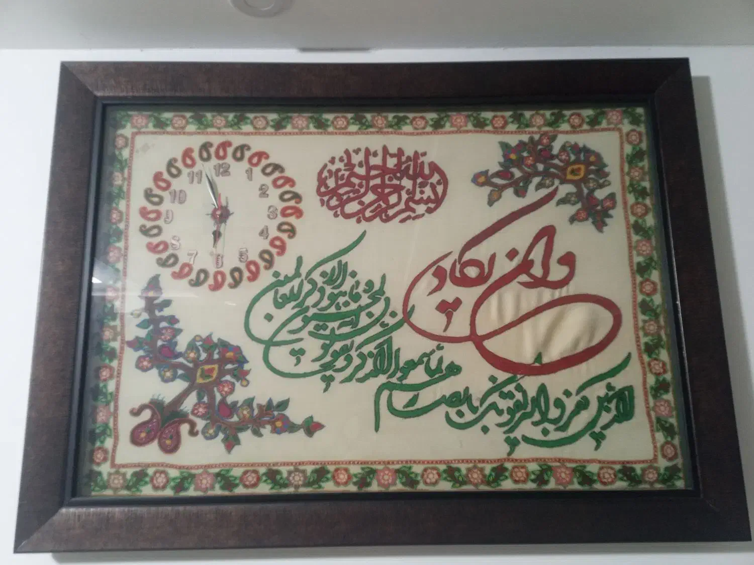 فروش دو عدد پشتی بزرگ با کاور و یک عدد تابلو ساعت|پشتی|بم, |دیوار