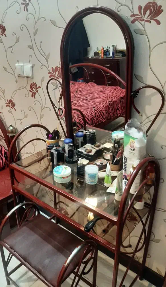 میز ارایشی فرفوجه و کشویی ۴ طبقه|جاکفشی، کمد، دراور|شیراز, کوی فرهنگیان|دیوار