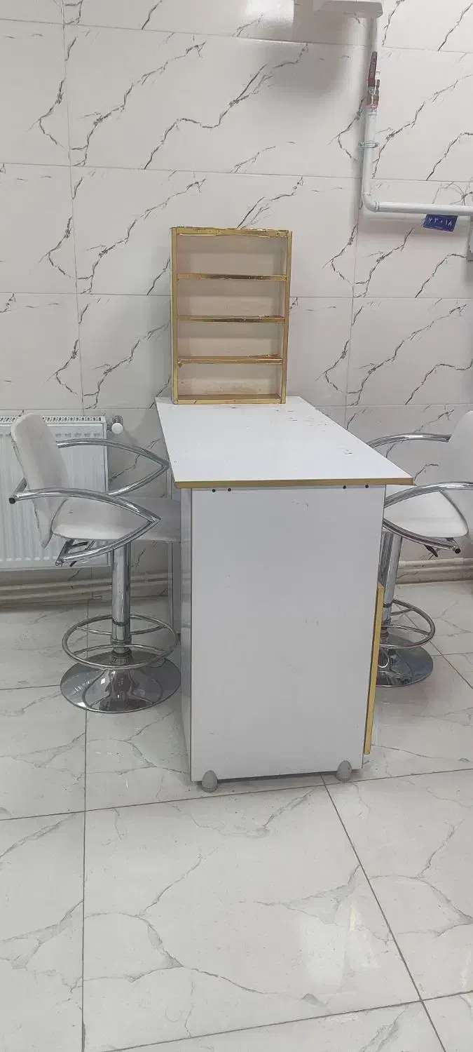 میز ناخن سالم و جنس محکم|آرایشگاه و سالن‌های زیبایی|ملایر, |دیوار