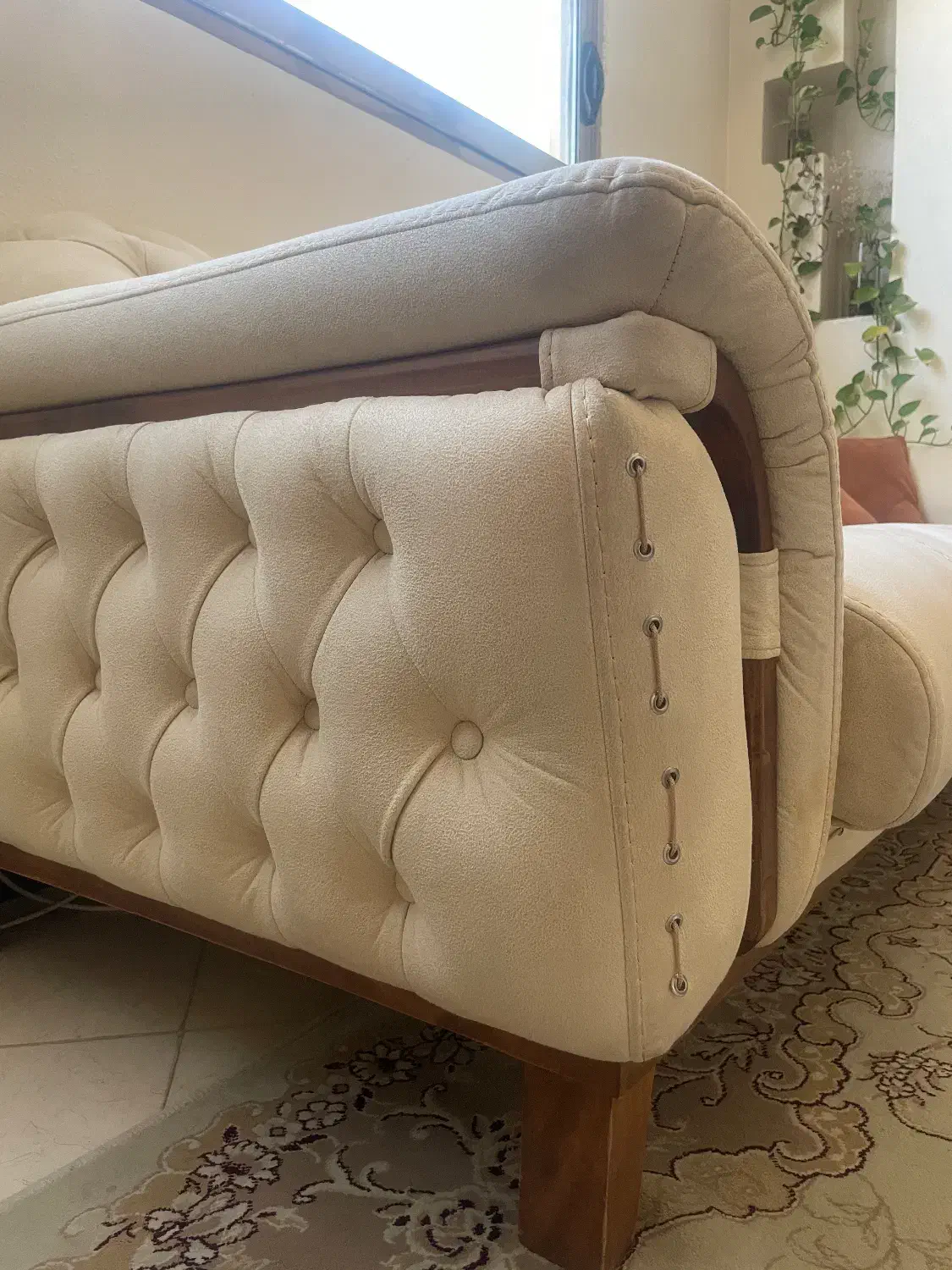 مبل ۸نفره چستر|مبلمان خانگی و میز عسلی|شاهین‌شهر, نظامی|دیوار