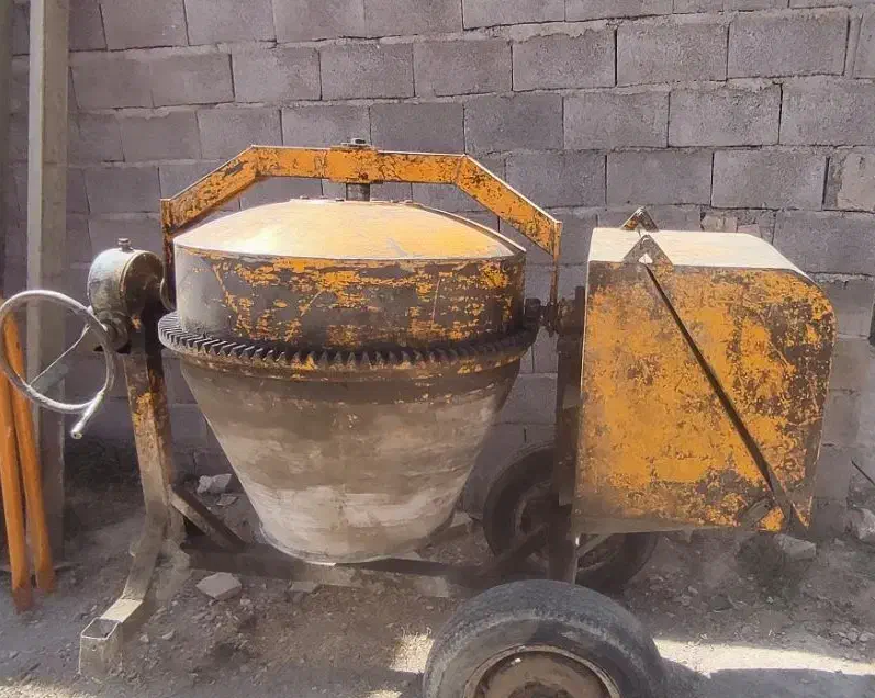 بتونیر میکسر بتن گیر و بالابر سالم ساختمانی|ماشینآلات صنعتی|همدان, |دیوار