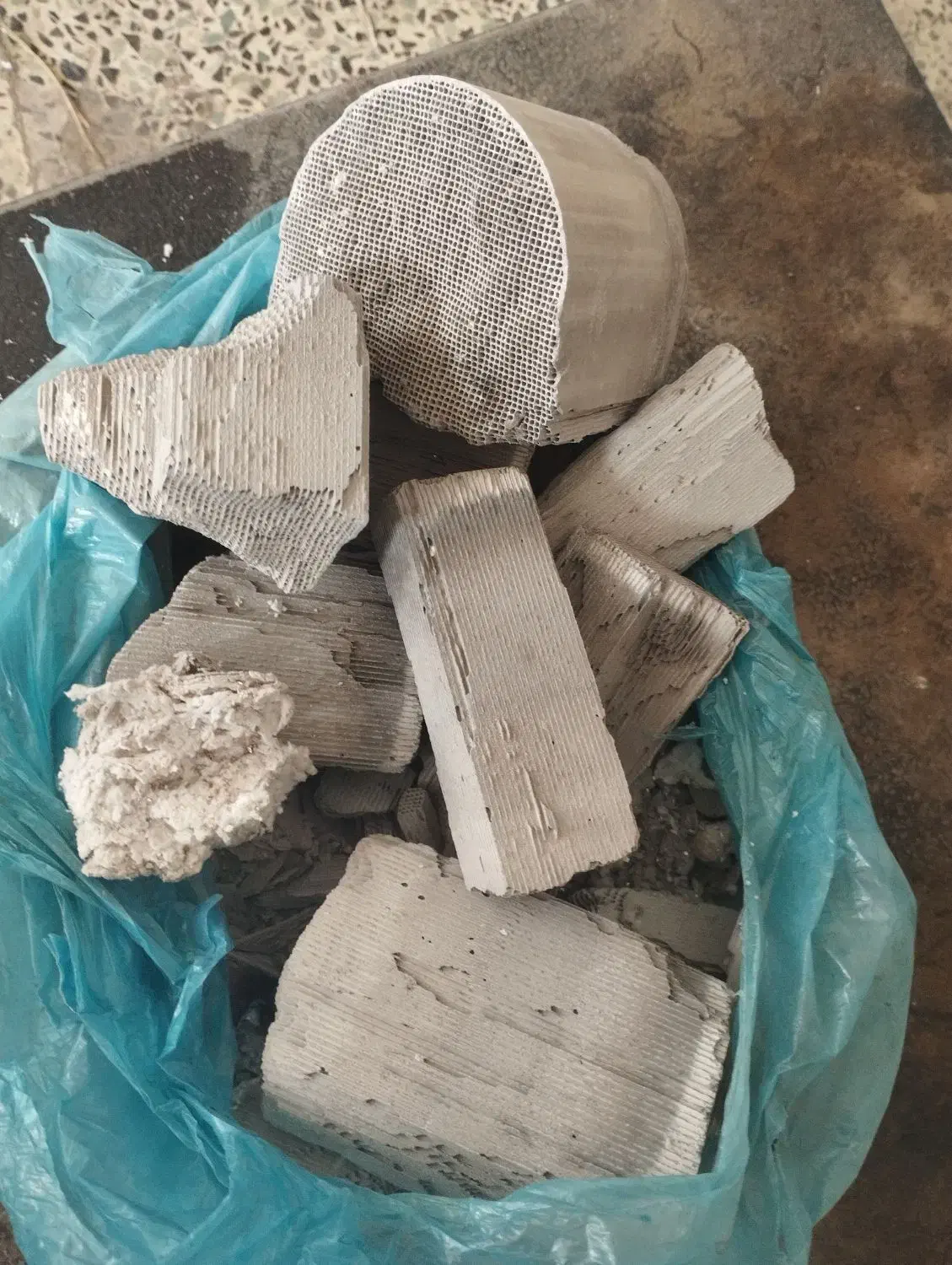 خرید و فروش خاک کاتالیز|قطعات یدکی و لوازم جانبی|کرمان, |دیوار