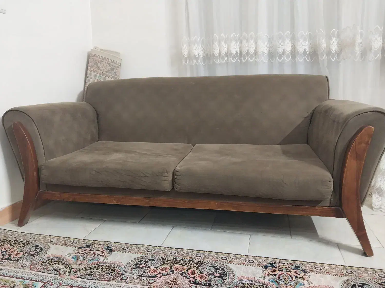 کاناپه  کارکرده|مبلمان خانگی و میز عسلی|اندیشه, اندیشه فاز ۱|دیوار