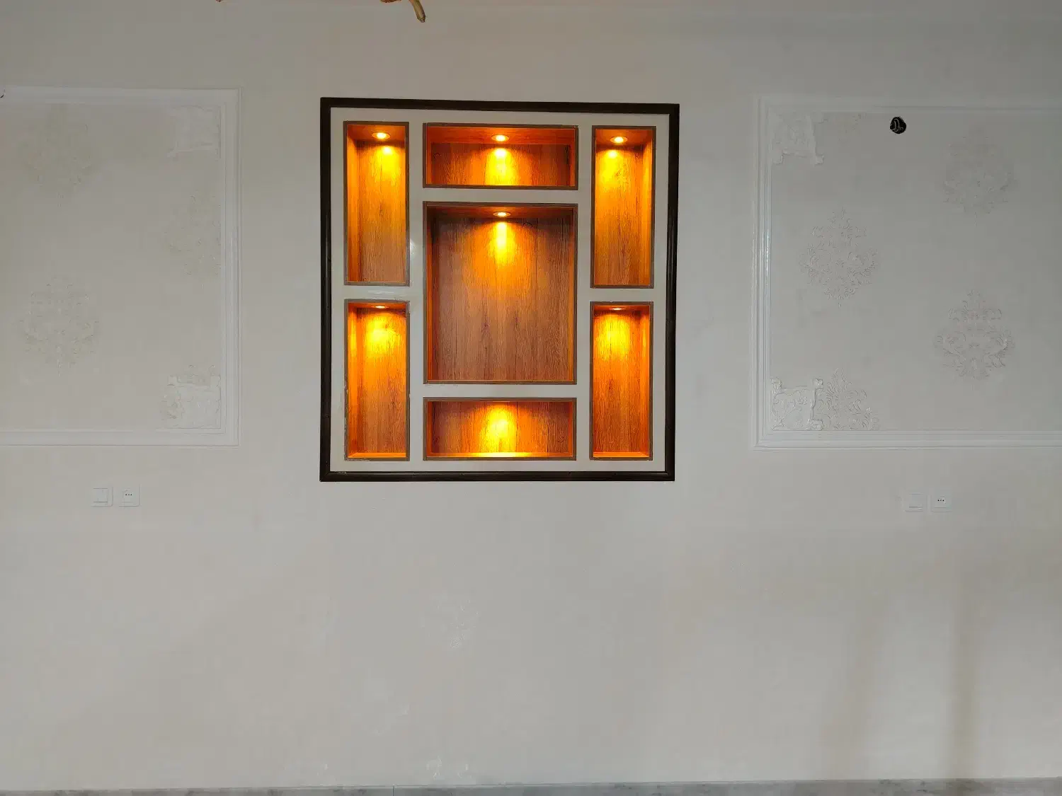 دکور حجمی با نور|کتابخانه، شلف، قفسه‌های دیواری|نجف‌آباد, کشاورز|دیوار