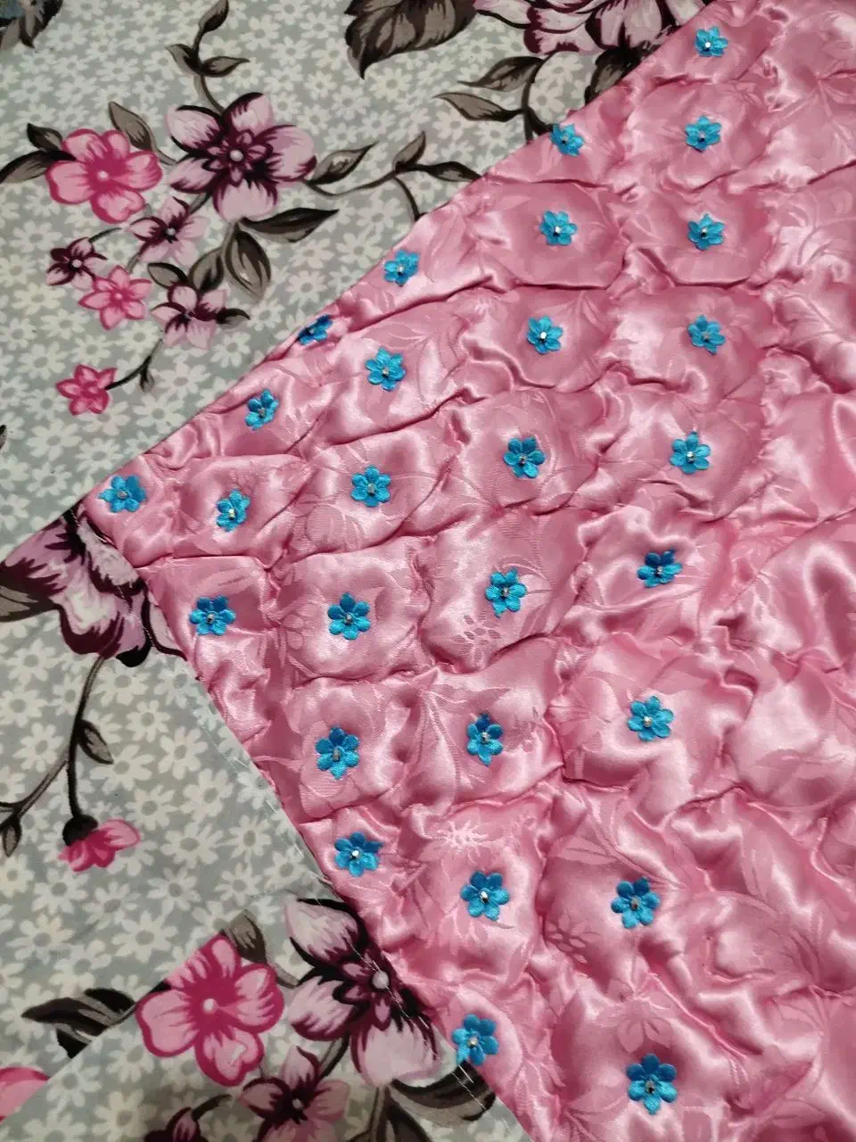 لحاف جهیزیه زیبا و تزیین شده|رختخواب، بالش، پتو|قم, شهرک مهدیه|دیوار