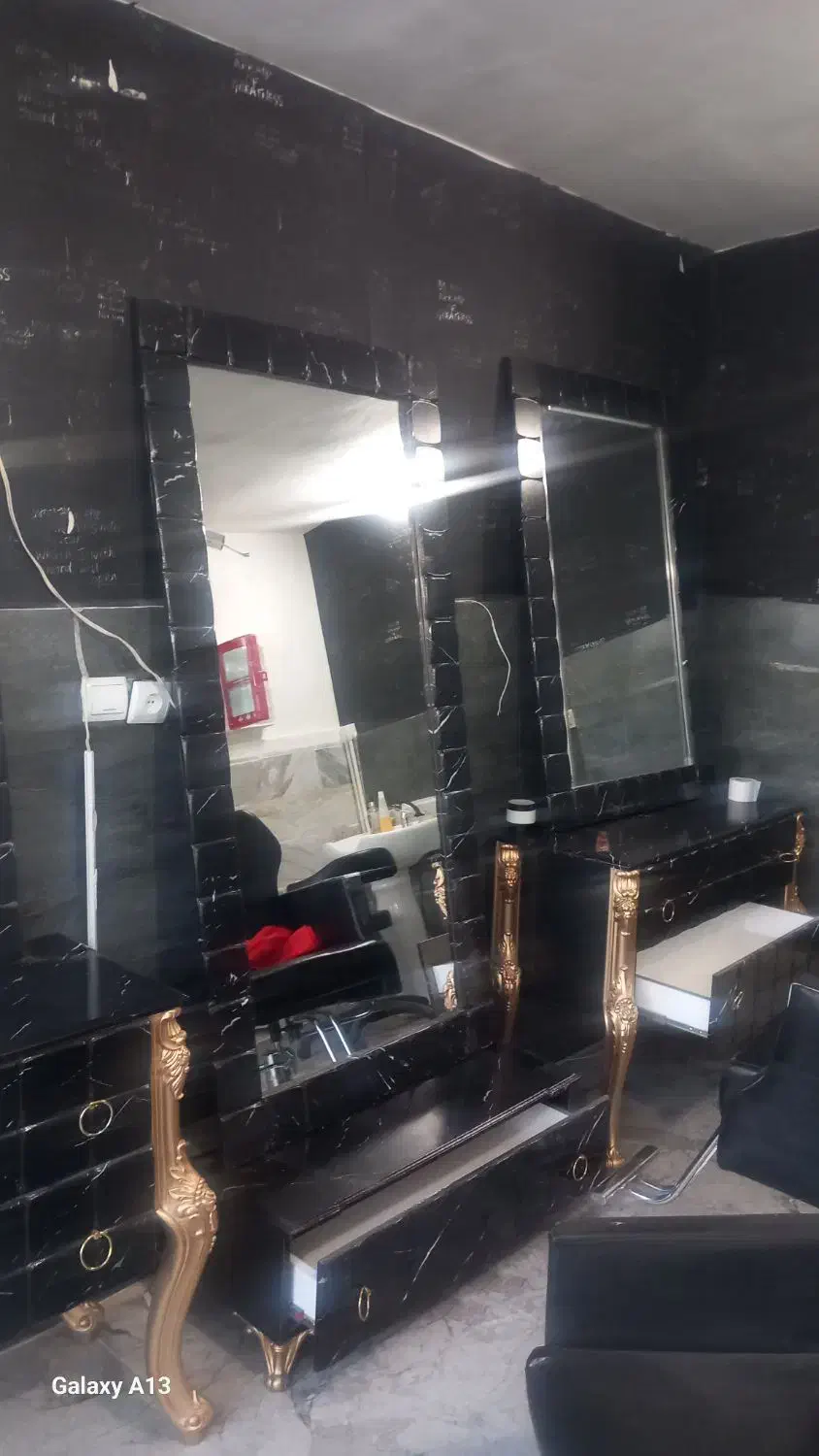 لوازم ارایشگاهی بطور یکجا زیر قیمت|آرایشگاه و سالن‌های زیبایی|کرج, نوروزآباد|دیوار