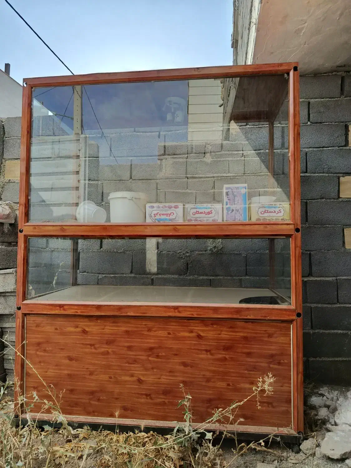 ویترین بزرگ در حد نو|بوفه، ویترین، کنسول|دهگلان, |دیوار