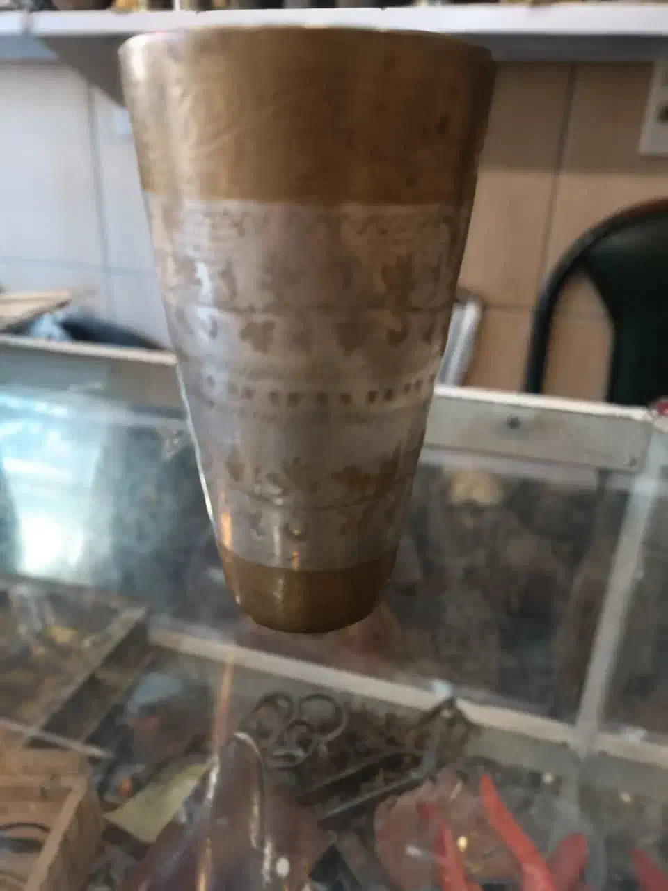 لیوان برنجی قلم|کلکسیون اشیاء عتیقه|بروجن, |دیوار