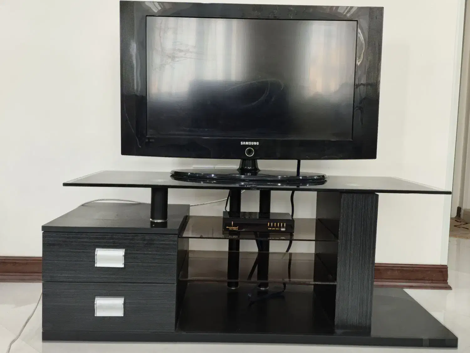 تلویزیون سامسونگ با دیجیتال و میز|تلویزیون و پروژکتور|تهران, مینای شمالی (مخبر)|دیوار