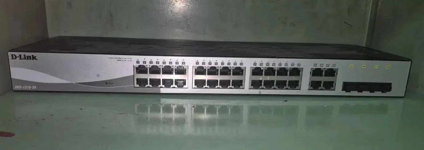 سوئیچ دی لینک  DGS-1210-28 و سوئیچ SMC|مودم و تجهیزات شبکه|تهران, شادمان|دیوار