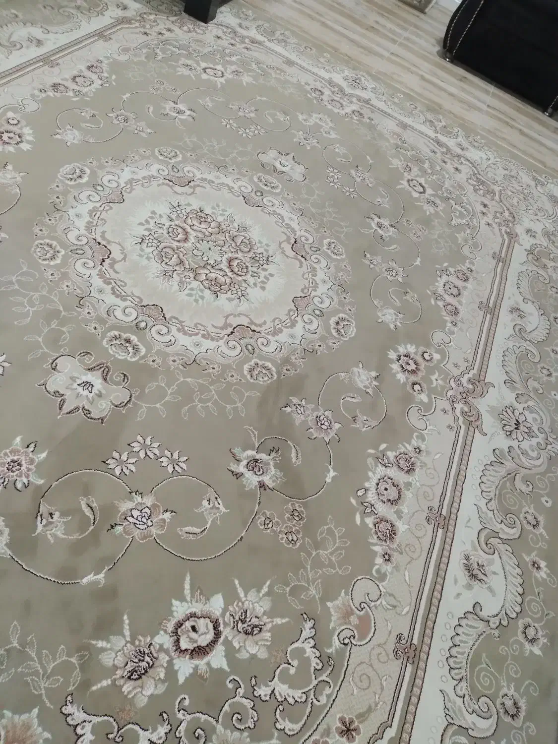 فرش ۹ متری کرم|فرش|رشت, حومه رشت|دیوار