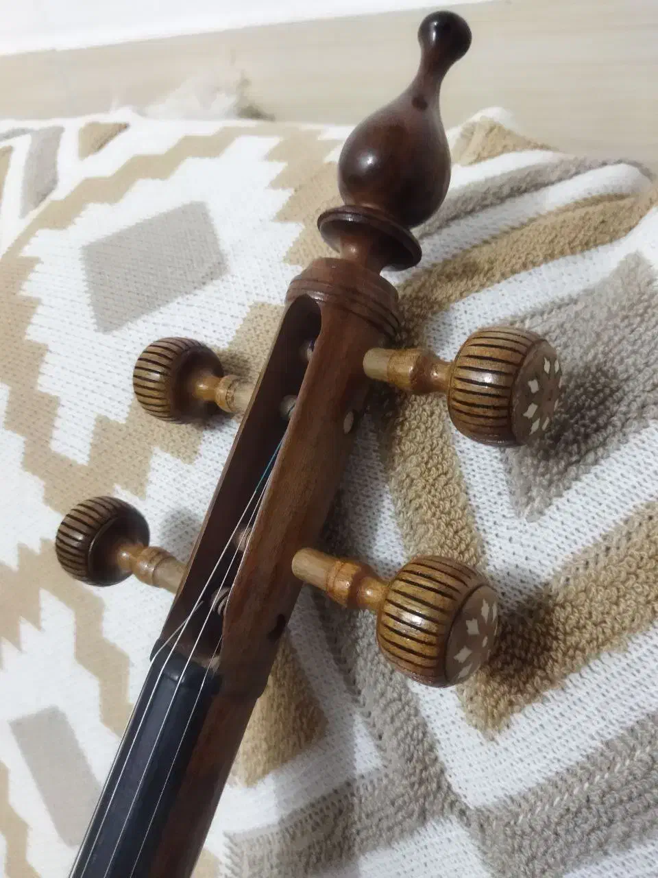 کمانچه ملکی|سازهای سنتی|آبدانان, |دیوار