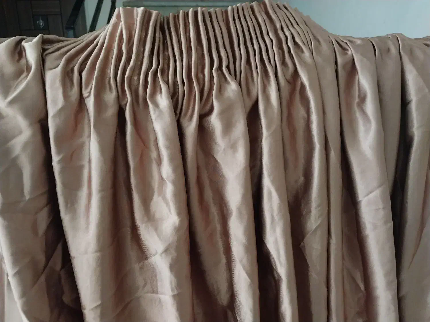 پرده ساتن رنگش کالباسی خوشرنگ|پرده، رانر، رومیزی|رشت, استادسرا|دیوار