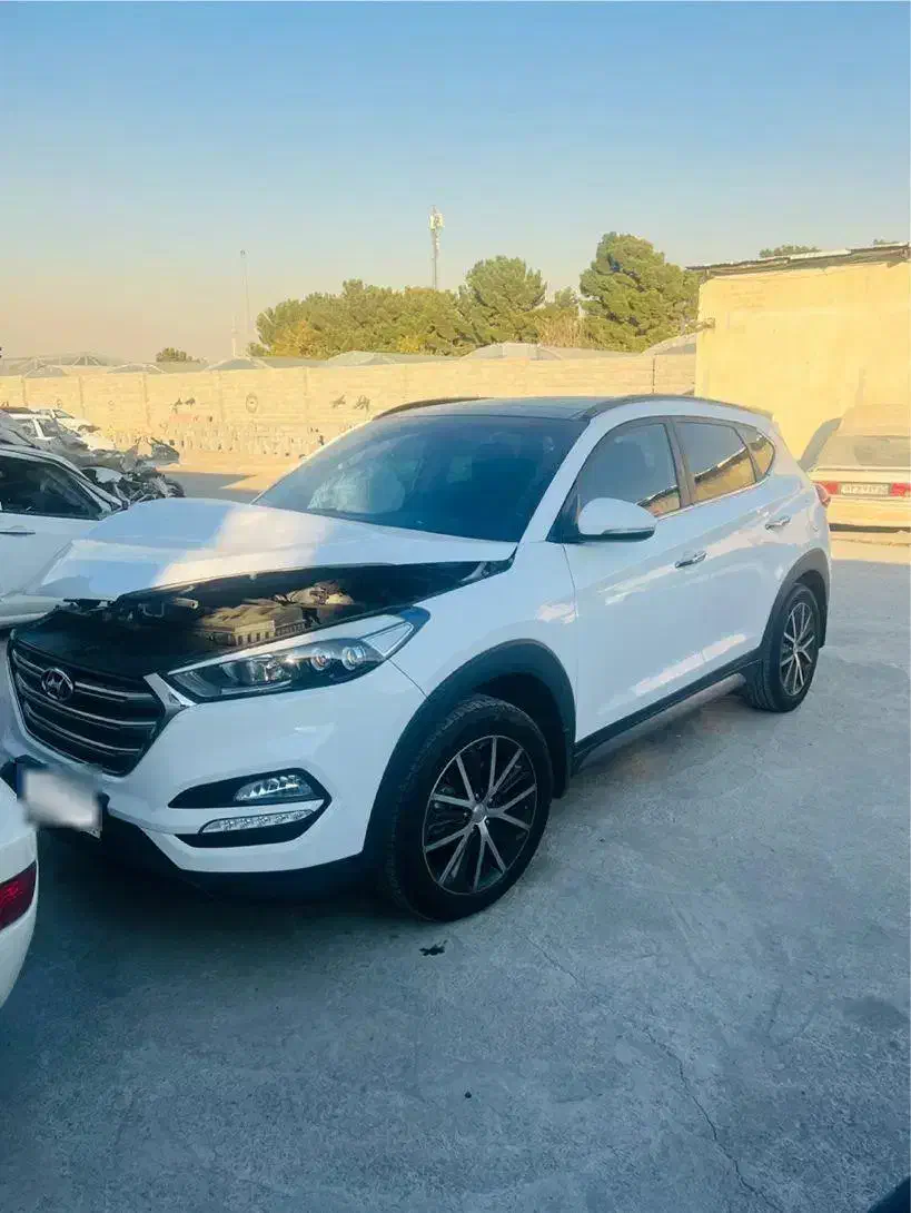 تصادفی توسان ۲۰۱۷ سفید|خودرو سواری و وانت|تهران, شهید فکوری|دیوار