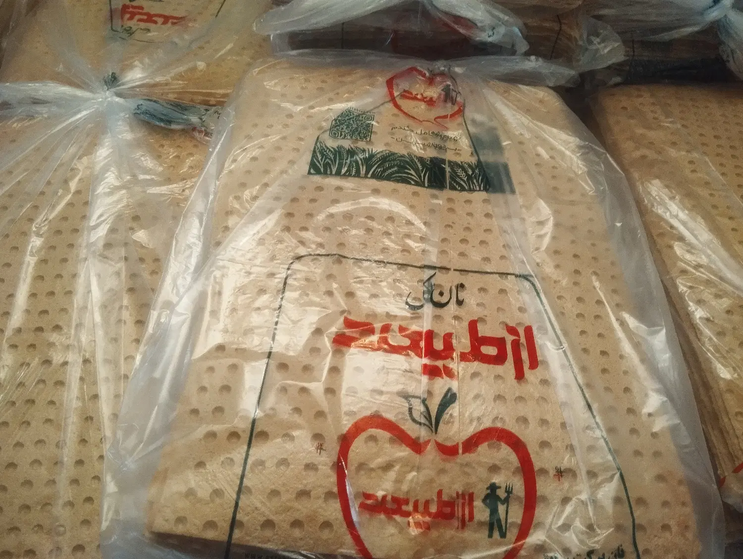 نان جو خالص بسیار ترد، تهیه شده از آرد محلی روستا|خوردنی و آشامیدنی|تهران, مینای جنوبی|دیوار