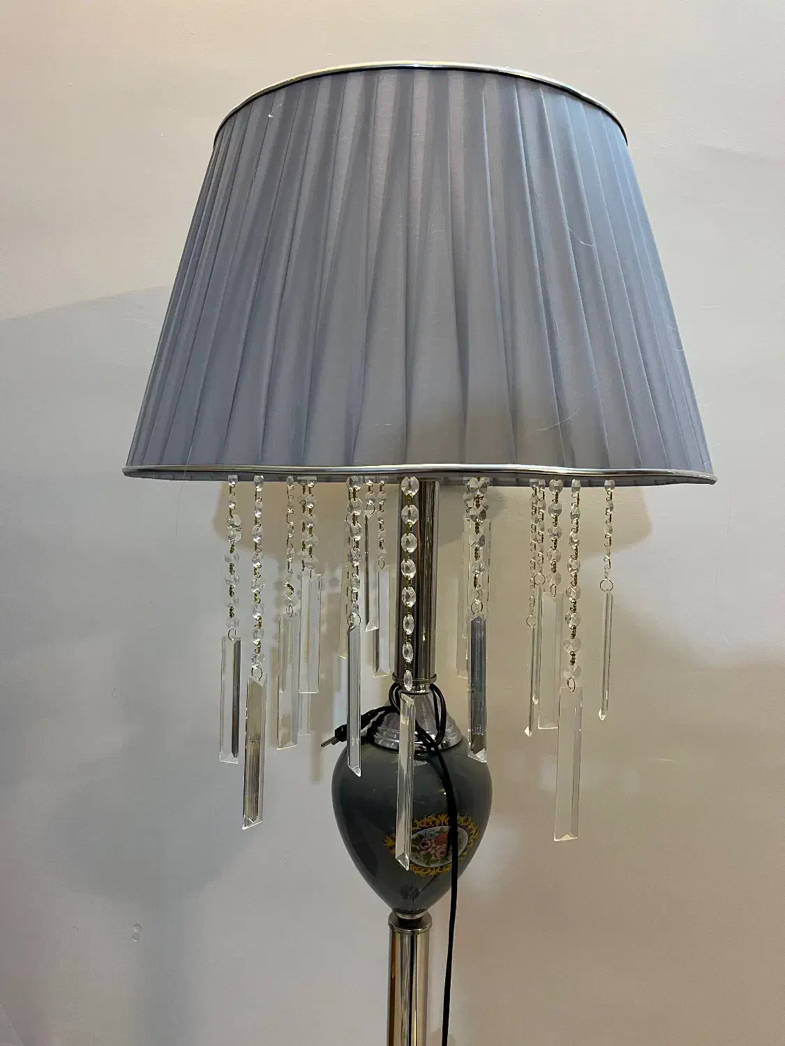 اباژور|چراغ خواب و آباژور|اصفهان, کوی ولی عصر|دیوار