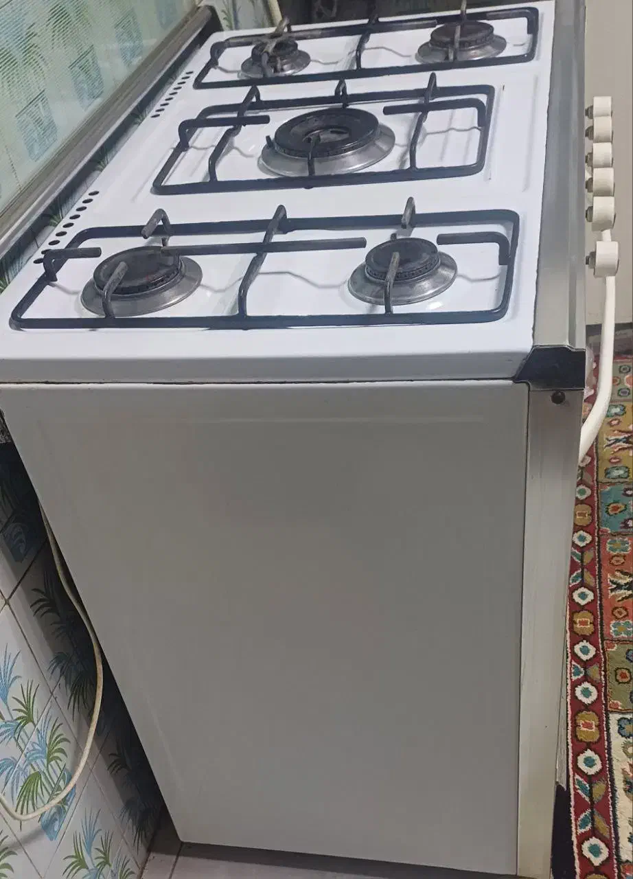 اجاق گاز 5 شعله فردار کاملا سالم و تمیز|اجاق گاز و لوازم برقی پخت‌وپز|رشت, پیرسرا|دیوار