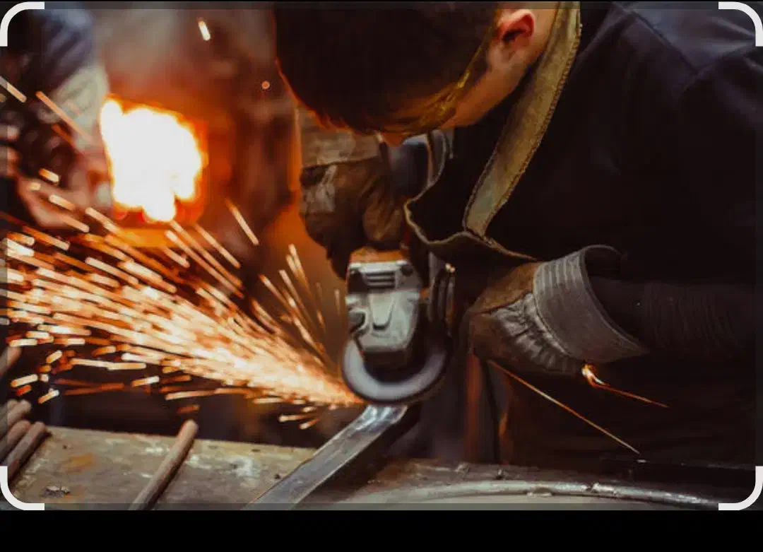 استخدام جوشکار و کارگر ساده و فنی|استخدام صنعتی، فنی، مهندسی|بومهن, |دیوار