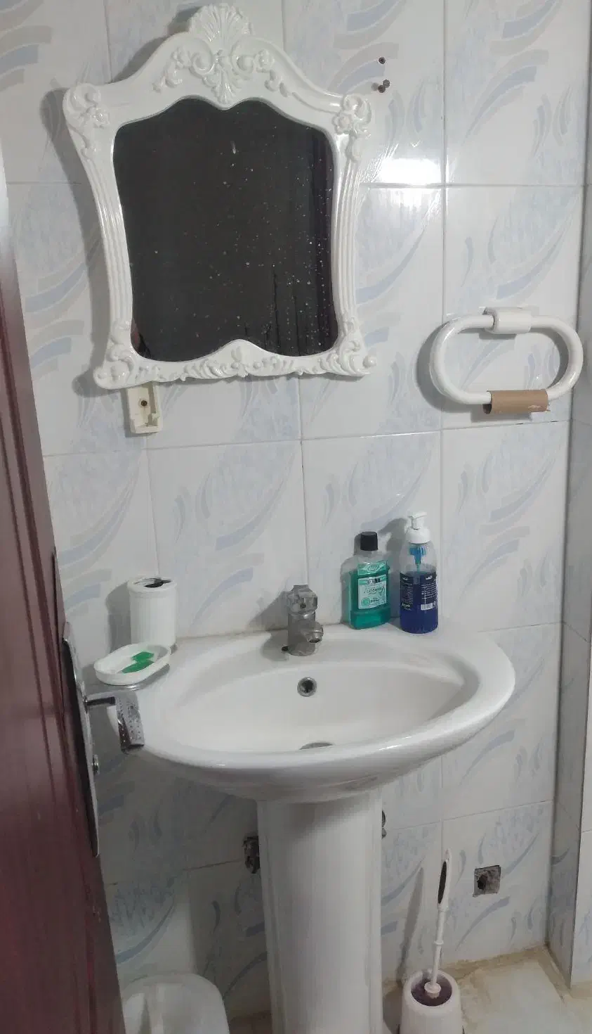 روشویی بزرگ و آینه و ست بهداشتی|لوازم سرویس بهداشتی|گلبهار, شهر جدید گلبهار|دیوار