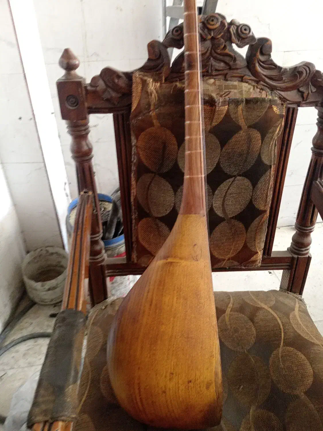 دوتار کاسه بزرگ|سازهای سنتی|شیروان (خراسان), |دیوار