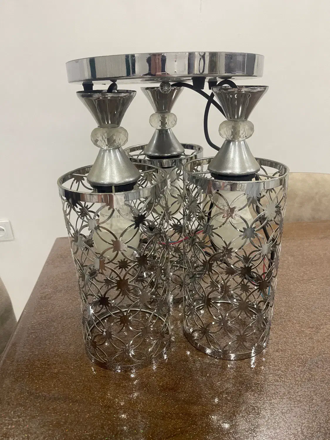 لوستر|لوستر و چراغ آویز|گلستان (تهران), |دیوار