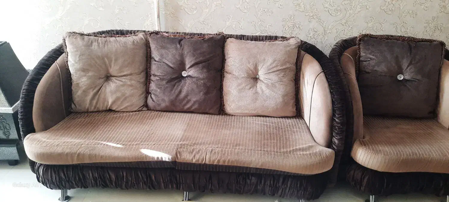 مبلمان  راحتی ۷نفره همراه با میز وسط و ۴میزعسلی|مبلمان خانگی و میز عسلی|بروجرد, |دیوار