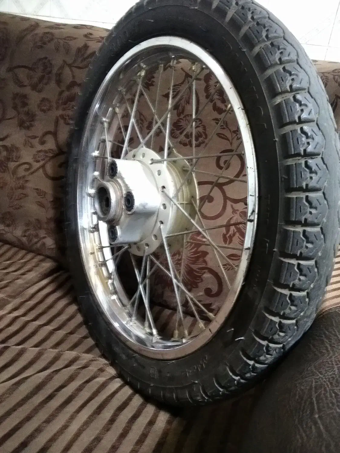 چرخ عقب و کاربراتور وچراغ خطر عقب وکوییل|قطعات یدکی و لوازم جانبی|کرمانشاه, |دیوار