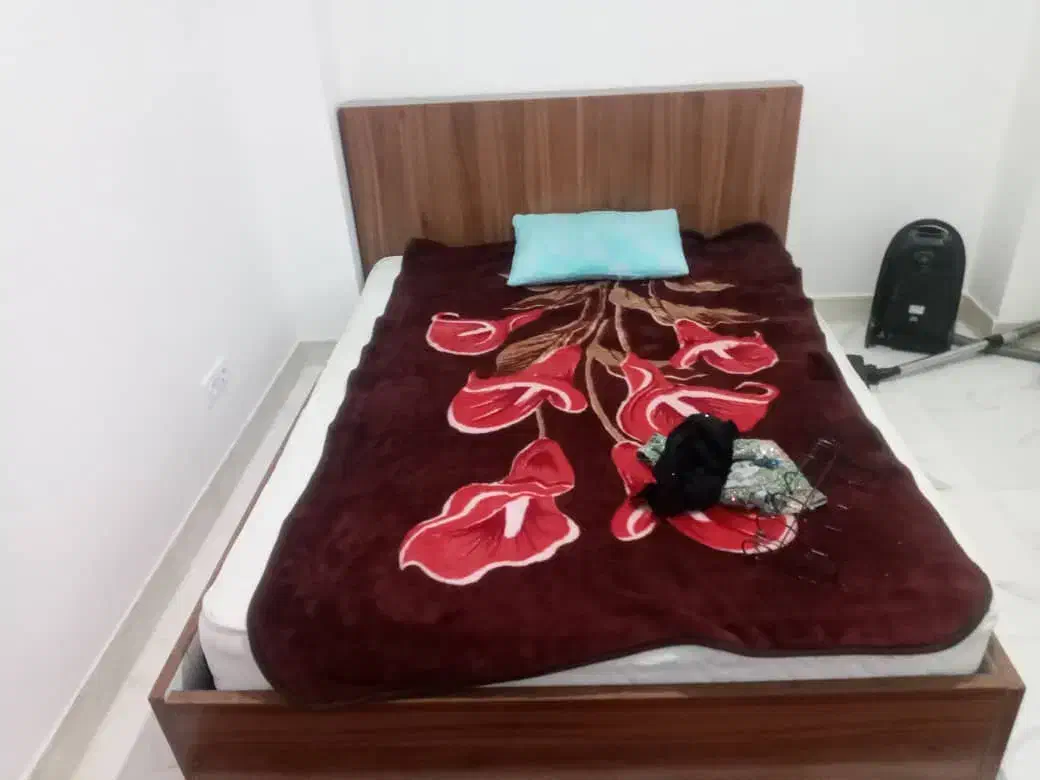 تخت دونفره نو باتشک طبی فنری|تخت و سرویس خواب|صدرا-فارس, فاز ۱|دیوار