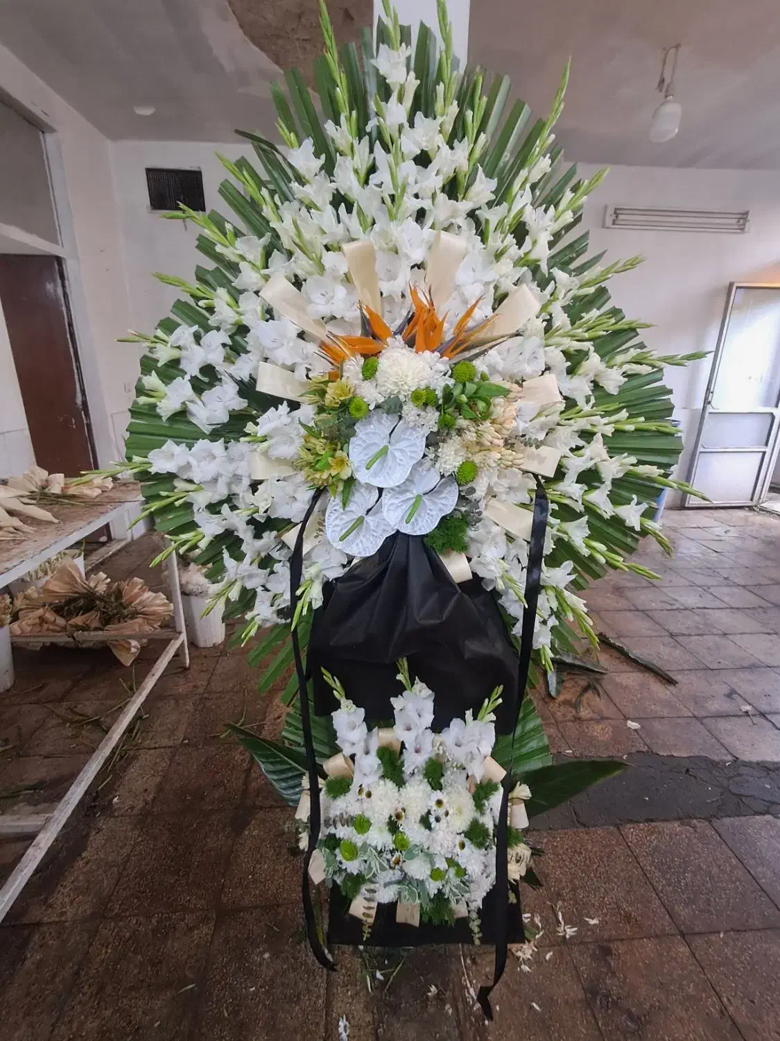 ارائه تاج گل ترحیم و افتتاحیه(مستقیم از بازارگل)|گل و گیاه طبیعی|اندیشه, اندیشه فاز ۱|دیوار