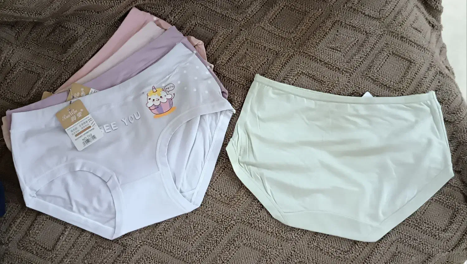 لباس زیر|لباس|مشکین‌دشت, |دیوار