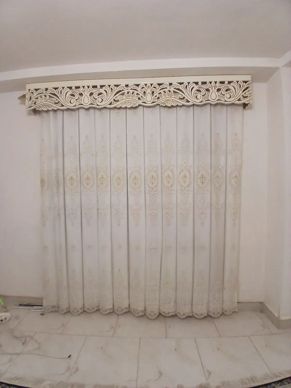 پرده به همراه کتیبه چوبی|پرده، رانر، رومیزی|رشت, کوی مهر|دیوار