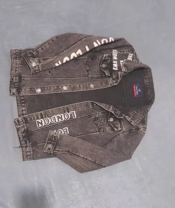 کت لی|لباس|قم, شهر قائم|دیوار