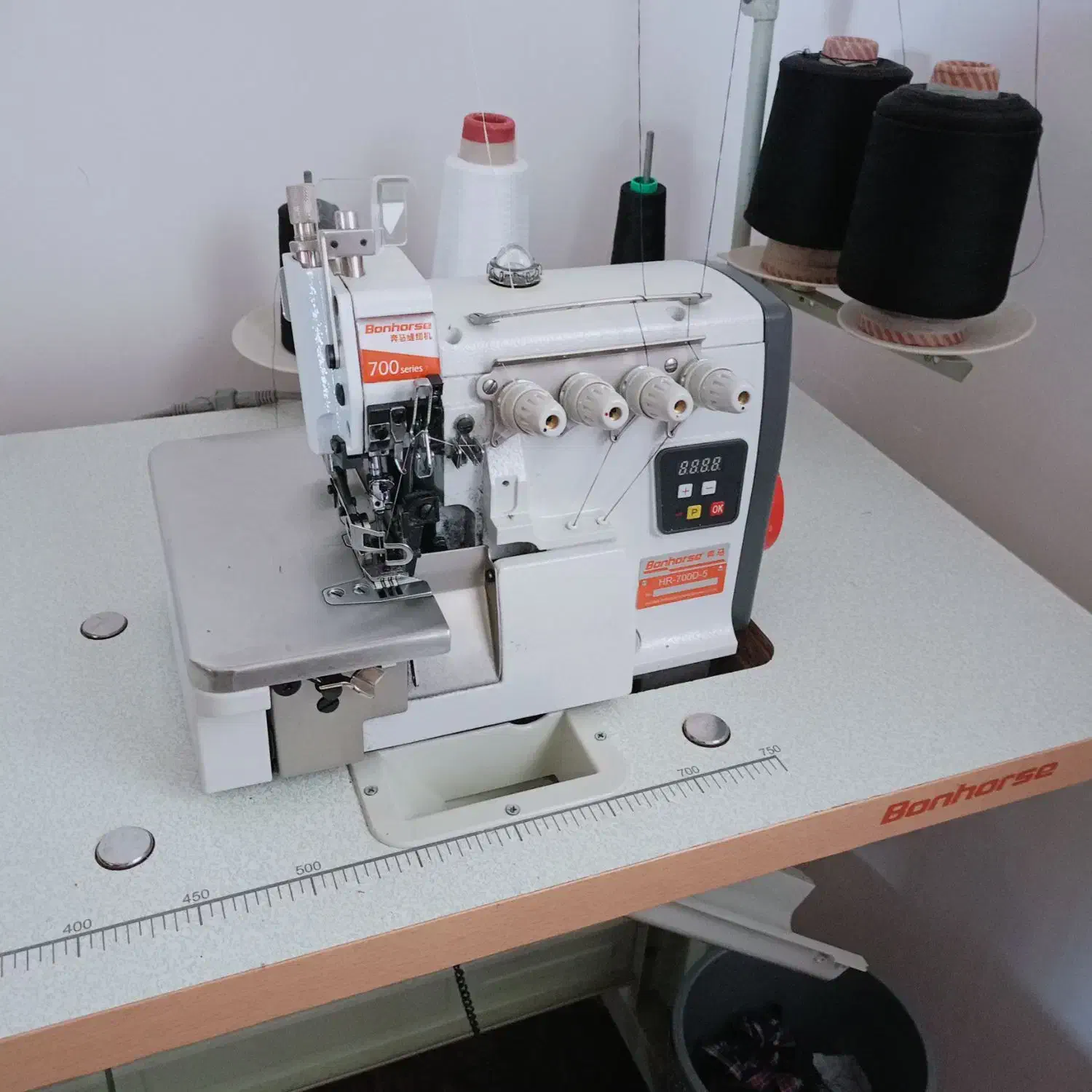 چرخ پنج نخ|چرخ خیاطی و ریسندگی|چترود, |دیوار